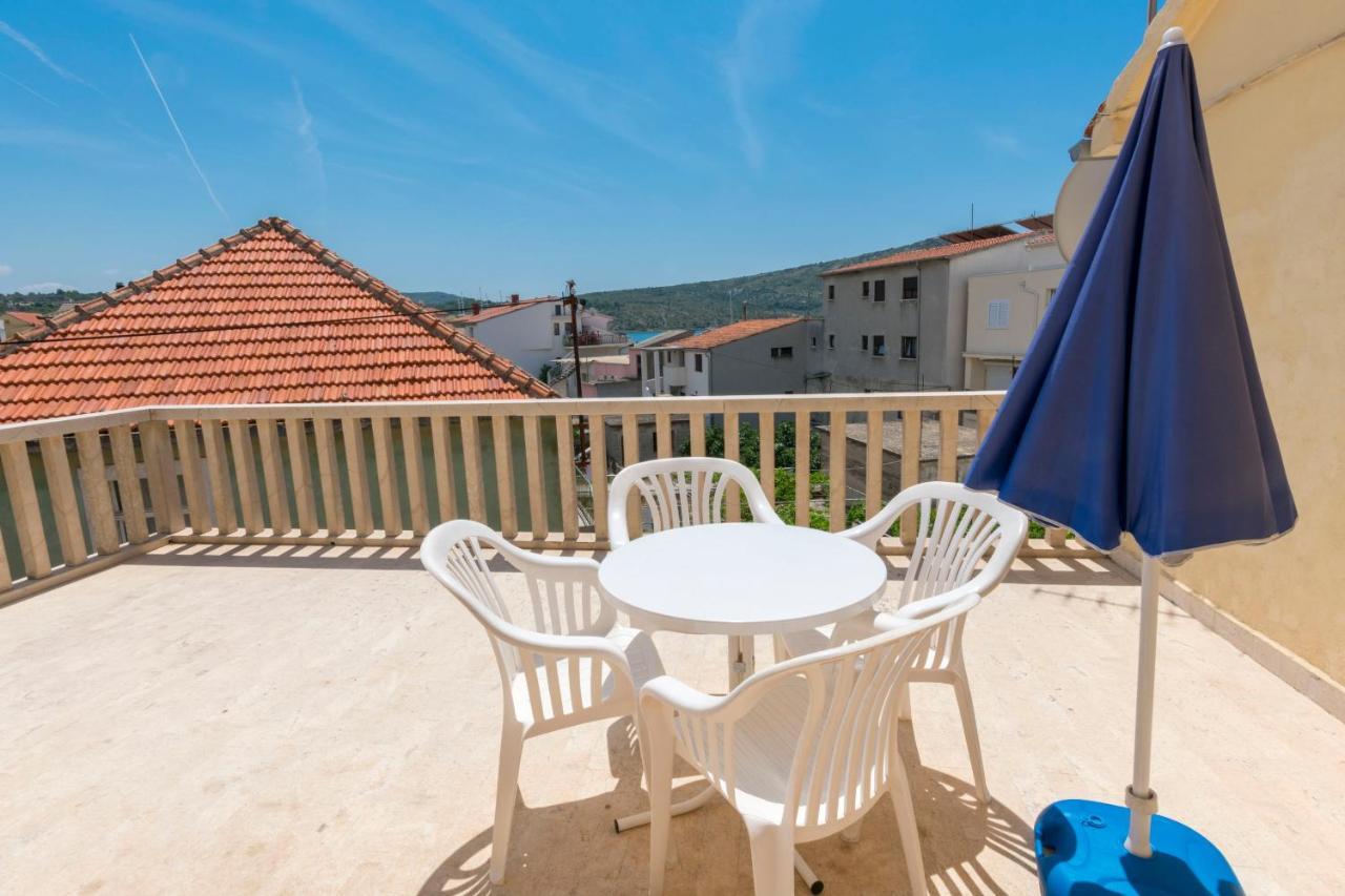 Apartment Smiljan Примоштен Экстерьер фото