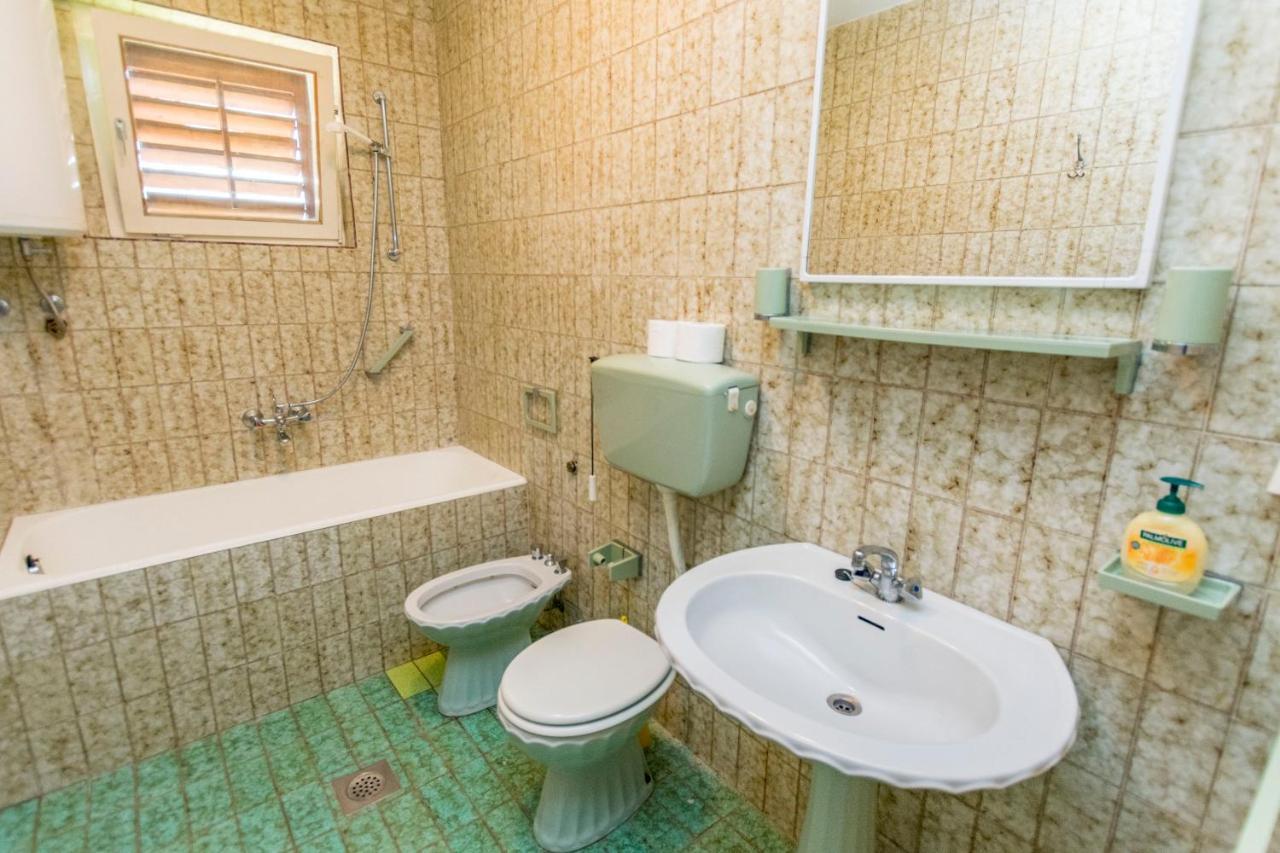 Apartment Smiljan Примоштен Экстерьер фото